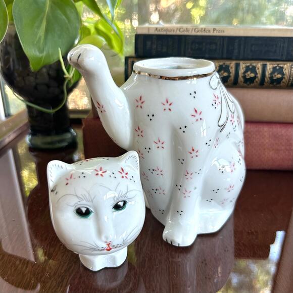 Vintage Small Ceramic Lucky Cat Tea Pot with Lid - Picture 3 of 14